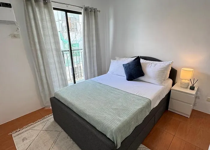 Modern Minimalist Luxe Retreat 2 Bedroom With Parking *