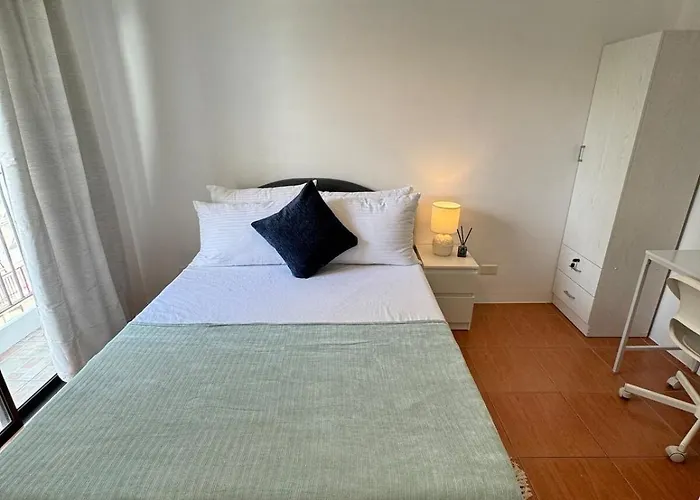 Modern Minimalist Luxe Retreat 2 Bedroom With Parking Apartment *