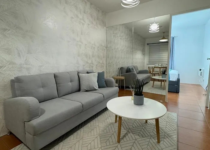 Modern Minimalist Luxe Retreat 2 Bedroom With Parking Apartment *
