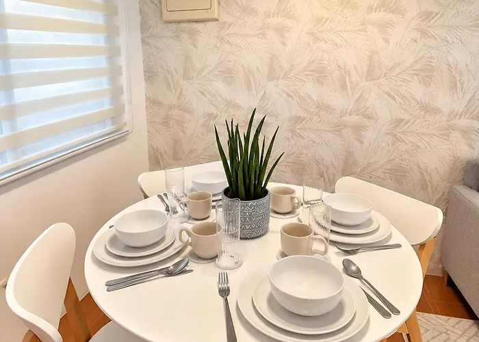 Modern Luxe 2 Bedroom Free Pool Access Parking And Netflix *