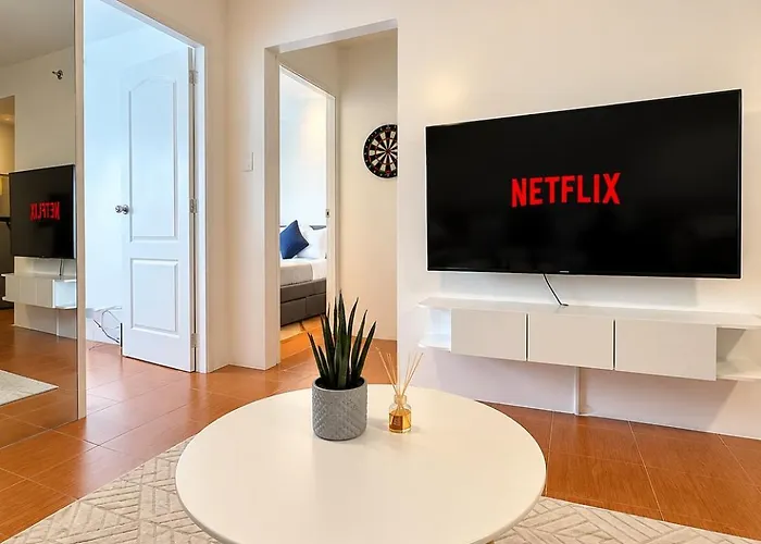 Apartment Modern Luxe 2 Bedroom Free Pool Access Parking And Netflix Manila