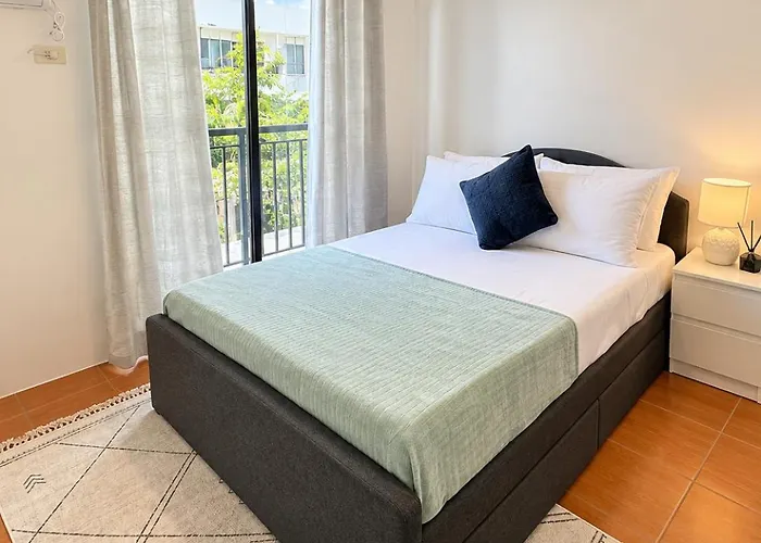 Modern Luxe 2 Bedroom Free Pool Access Parking And Netflix Apartment Manila