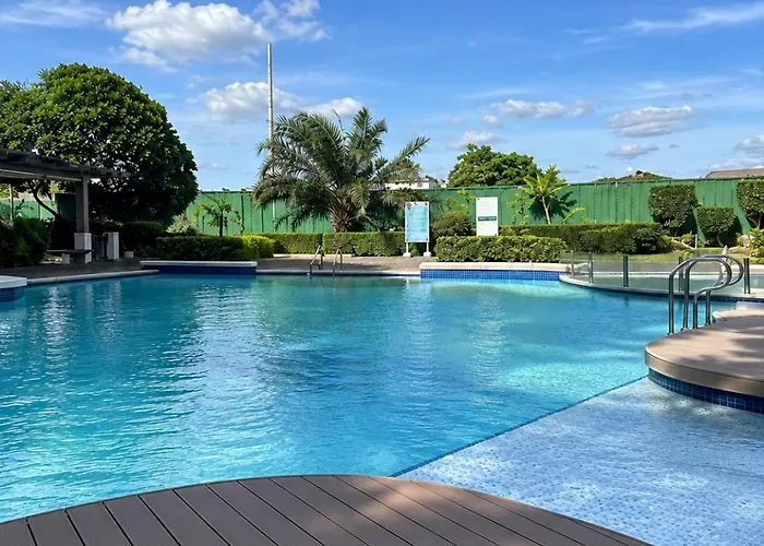 Modern Luxe 2 Bedroom Free Pool Access Parking And Netflix Apartment Manila