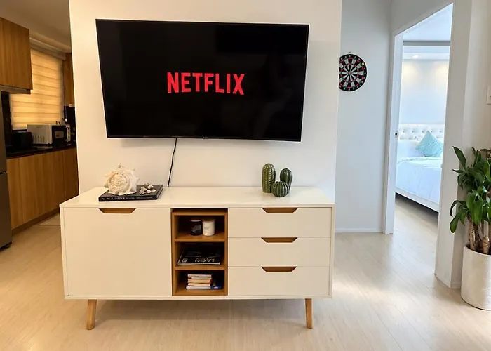 Apartment Modern Luxe 2 Bedroom Free Pool Access Parking And Netflix