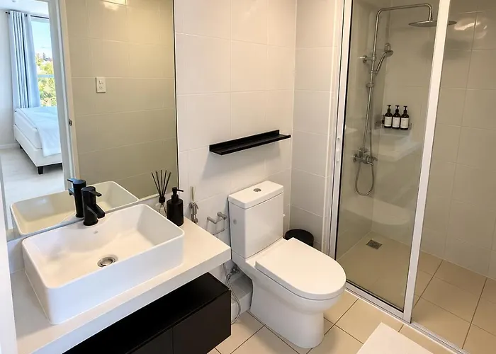 Modern Luxe 2 Bedroom Free Pool Access Parking And Netflix Apartment Manila