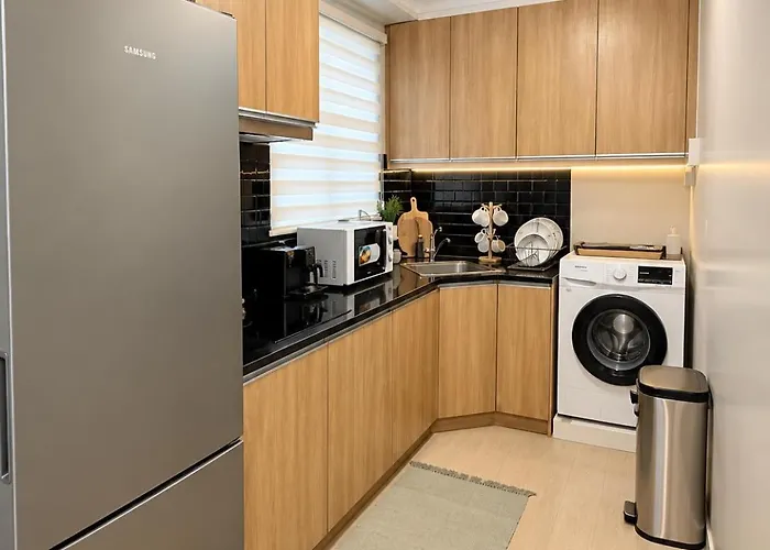 Modern Luxe 2 Bedroom Free Pool Access Parking And Netflix * Manila